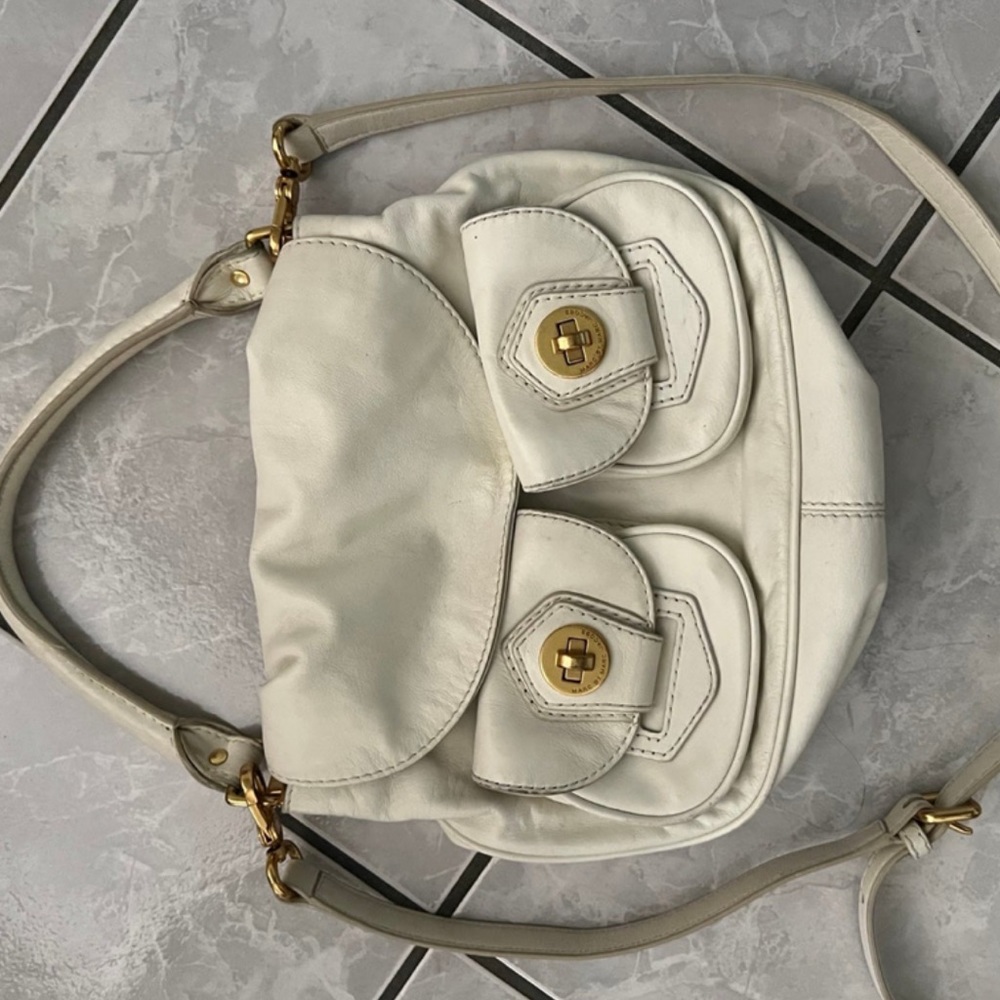 Marc Jacobs off-white satchel with crossbody strap and gold hardware
